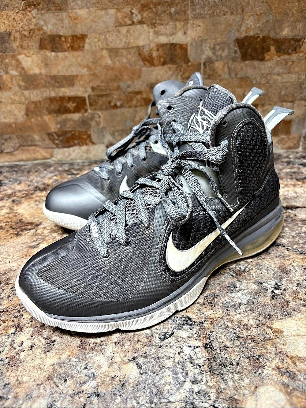 Nike LeBron 9 Cool Grey 469764-007 Size 8.5